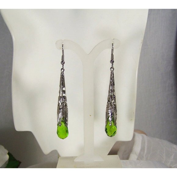 Filigree Cone Green Glass Drop Earrings Silver Tone Vintage Style - Picture 1 of 4
